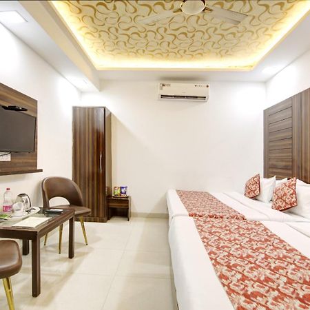 Hotel Devrana Delhi Airport Neu-Delhi Exterior foto