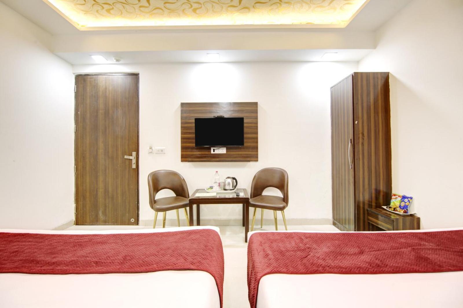 Hotel Devrana Delhi Airport Neu-Delhi Exterior foto