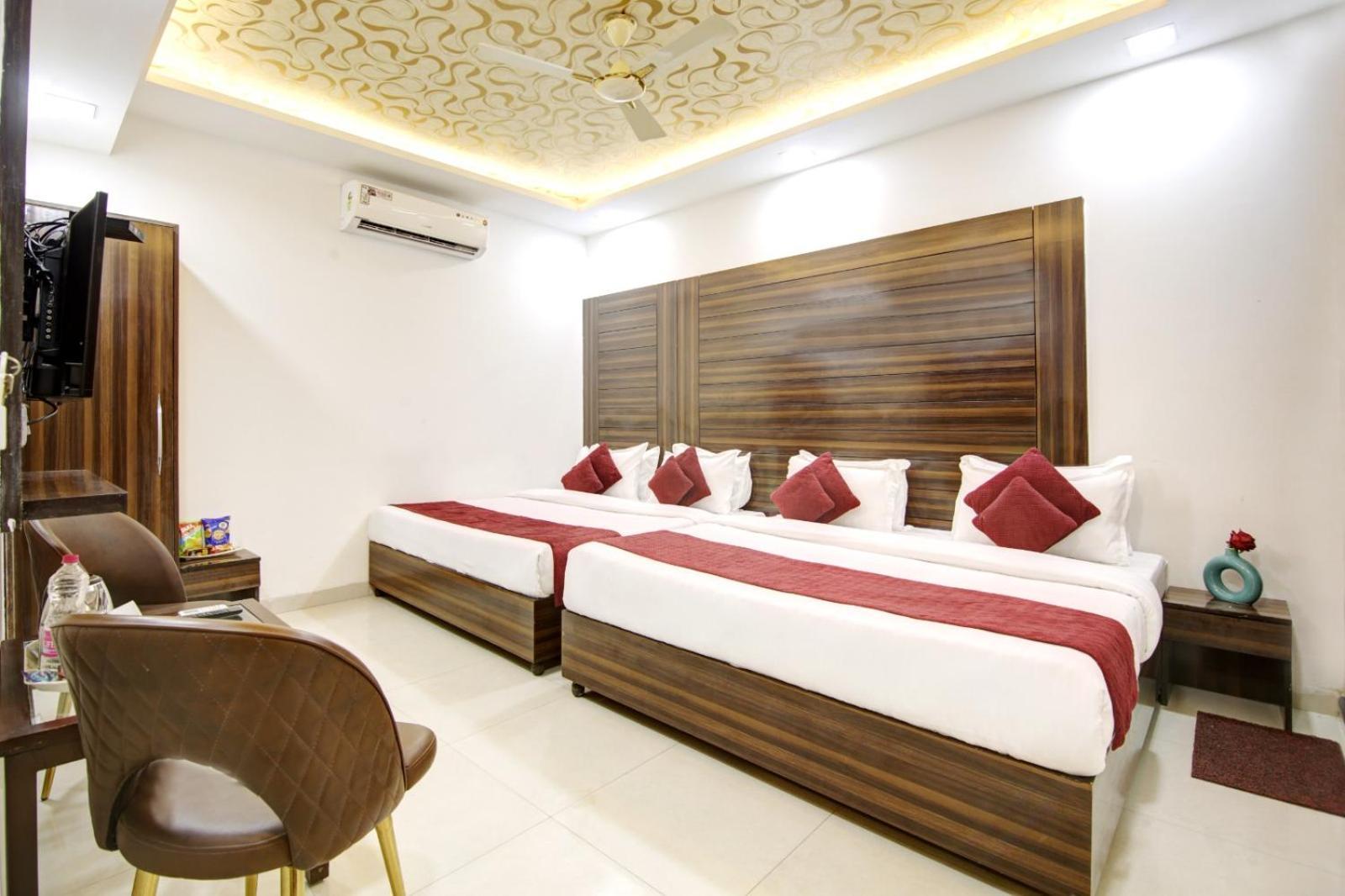 Hotel Devrana Delhi Airport Neu-Delhi Exterior foto