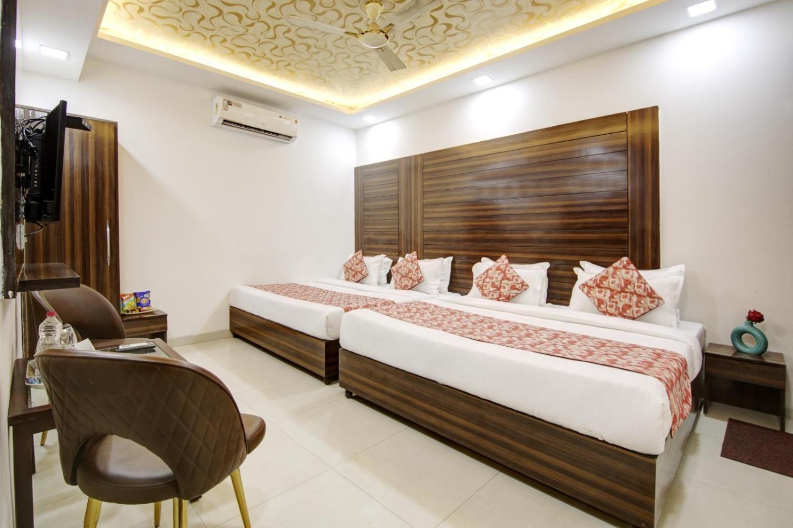 Hotel Devrana Delhi Airport Neu-Delhi Exterior foto