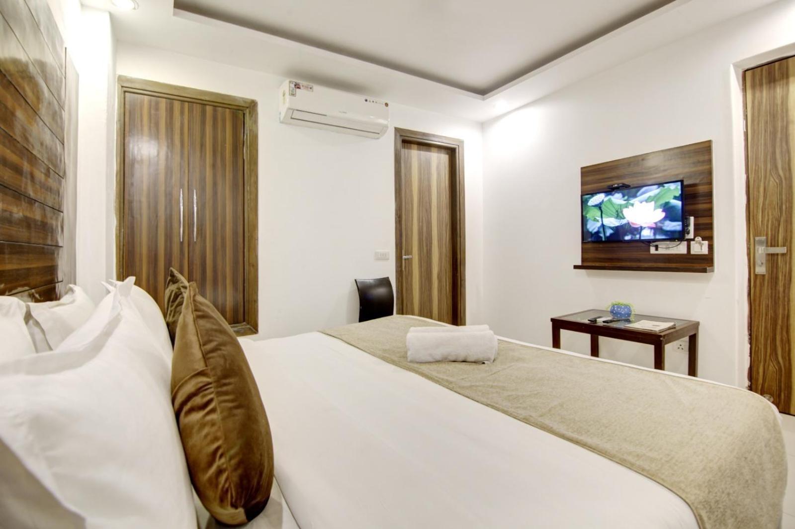 Hotel Devrana Delhi Airport Neu-Delhi Exterior foto