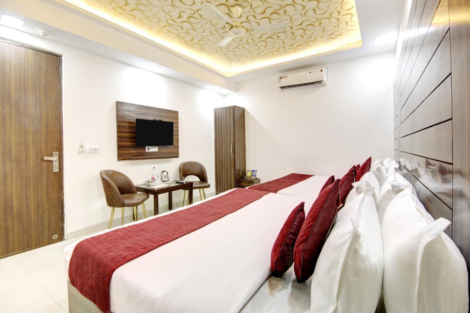 Hotel Devrana Delhi Airport Neu-Delhi Exterior foto