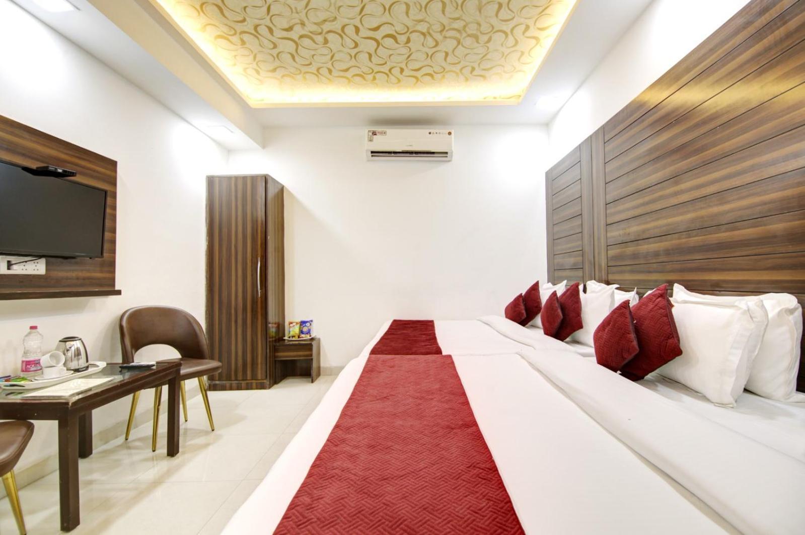 Hotel Devrana Delhi Airport Neu-Delhi Exterior foto