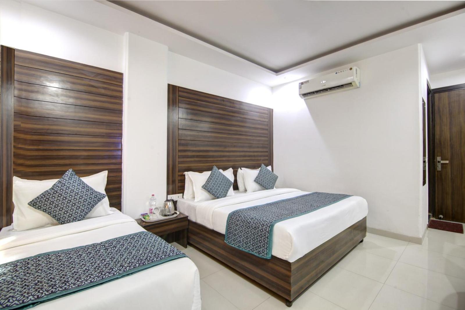 Hotel Devrana Delhi Airport Neu-Delhi Exterior foto
