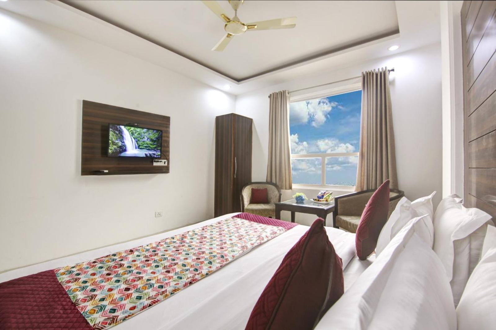 Hotel Devrana Delhi Airport Neu-Delhi Exterior foto
